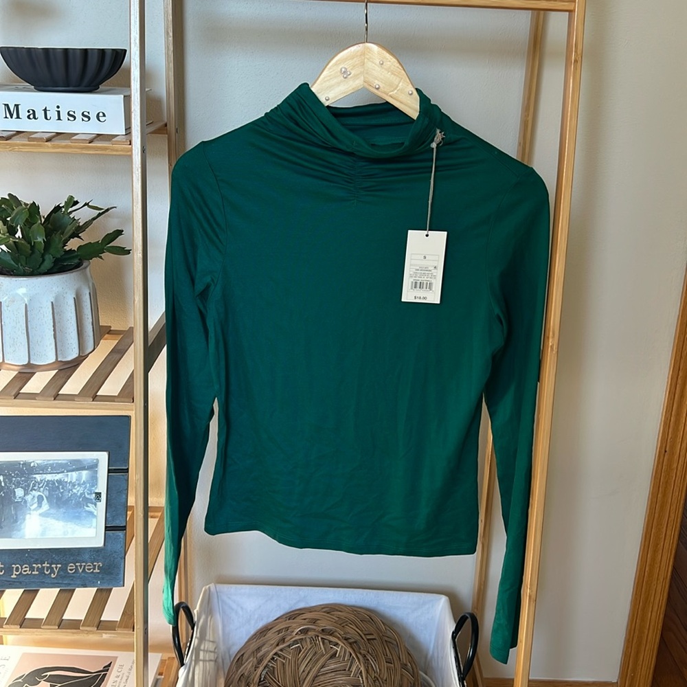 NWT Sea Green Ruched Turtle Neck